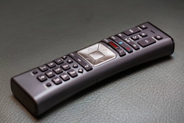 Xfinity Remote Flashes Green Then Red (Reasons & Fixes)